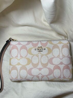 NWT Coach Corner Zip Wristlet in Gold/Chalk/Pink